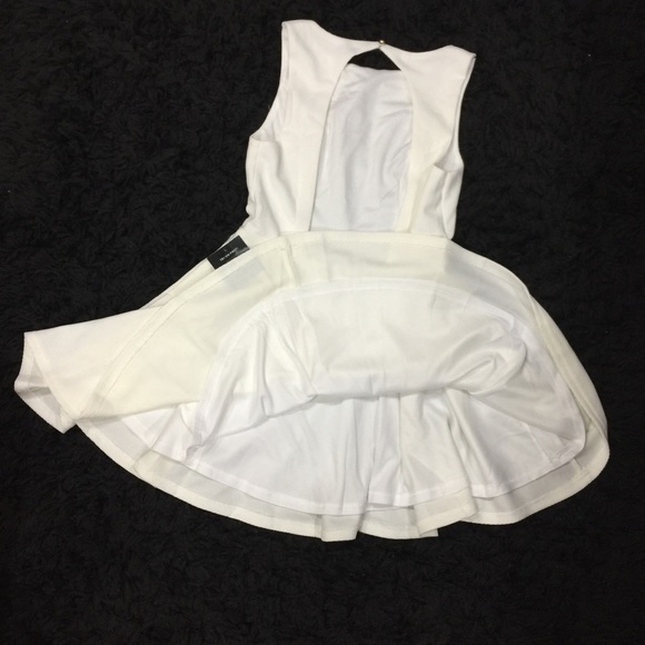Host Pick ✨NWT Lulu’s White Backless Skater Dress - Picture 8 of 8